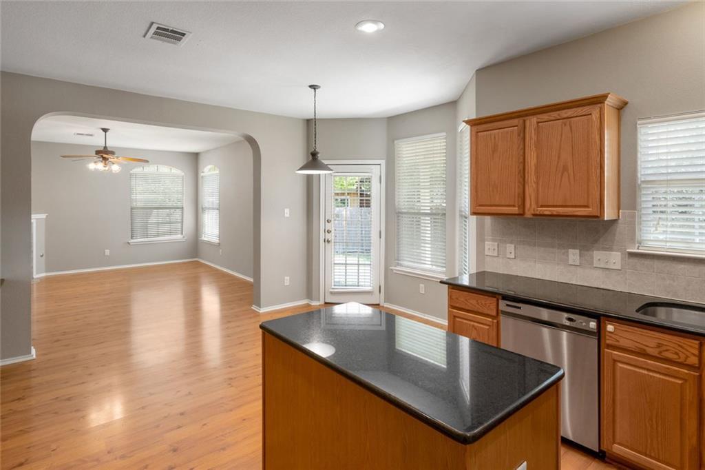 2633  Bolton St, photo 9