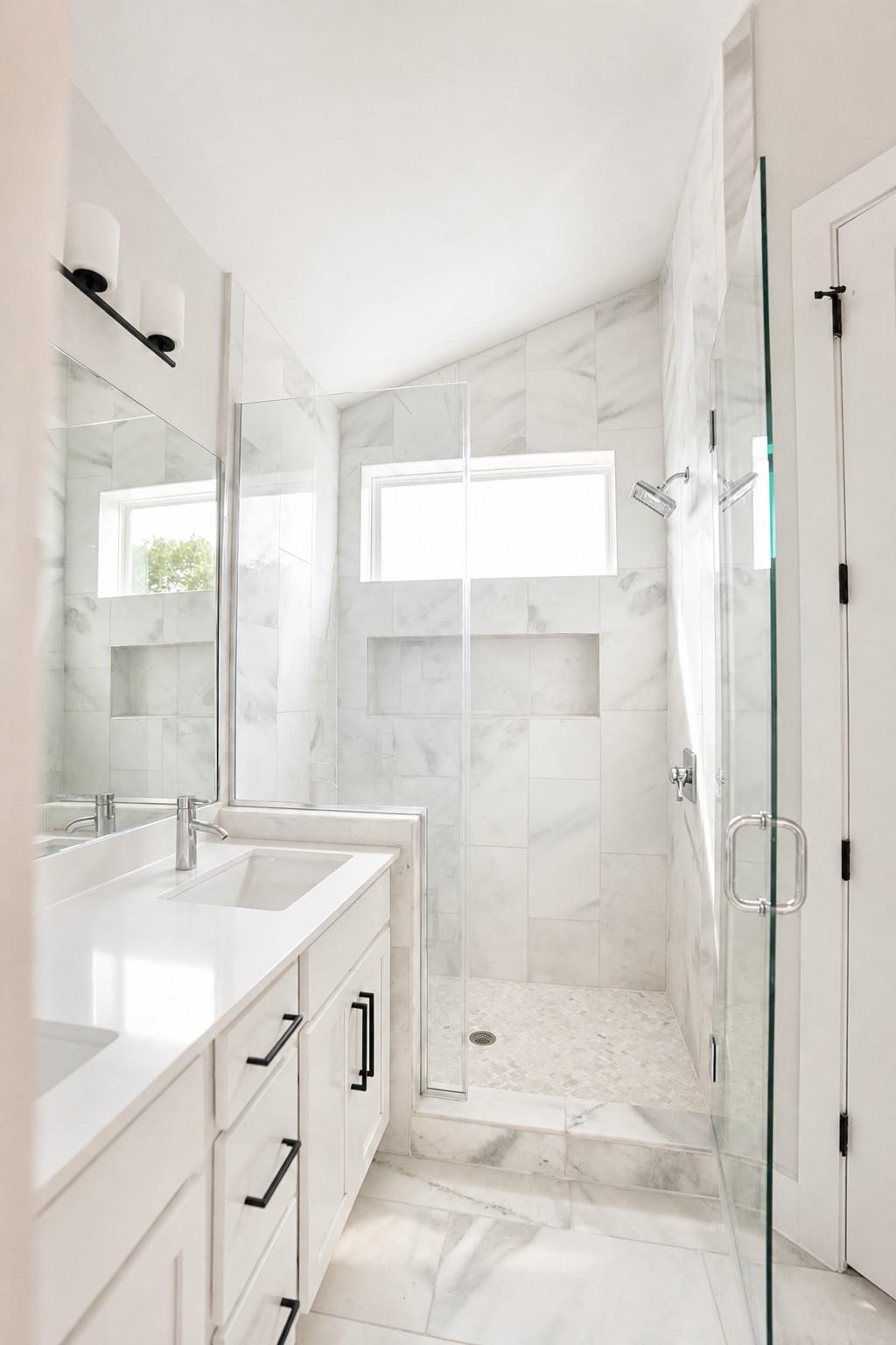1123  Omega Ave  #1, photo 2