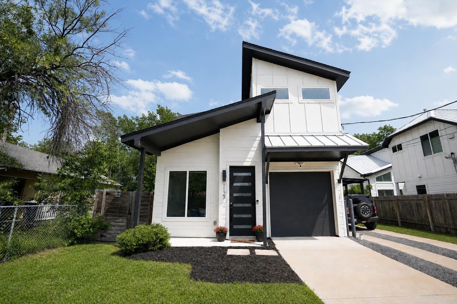1123  Omega Ave  #1, photo 3