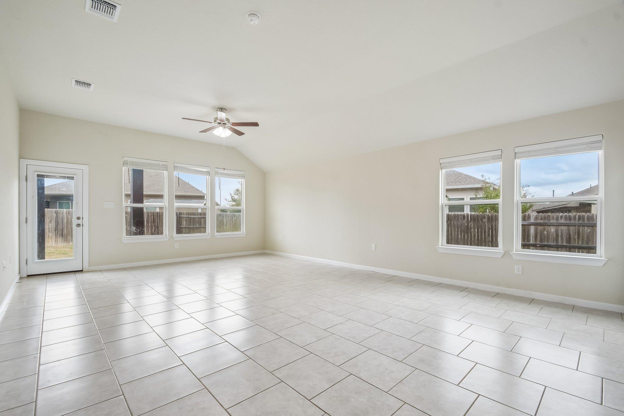 280  Rimrock Ct, photo 4