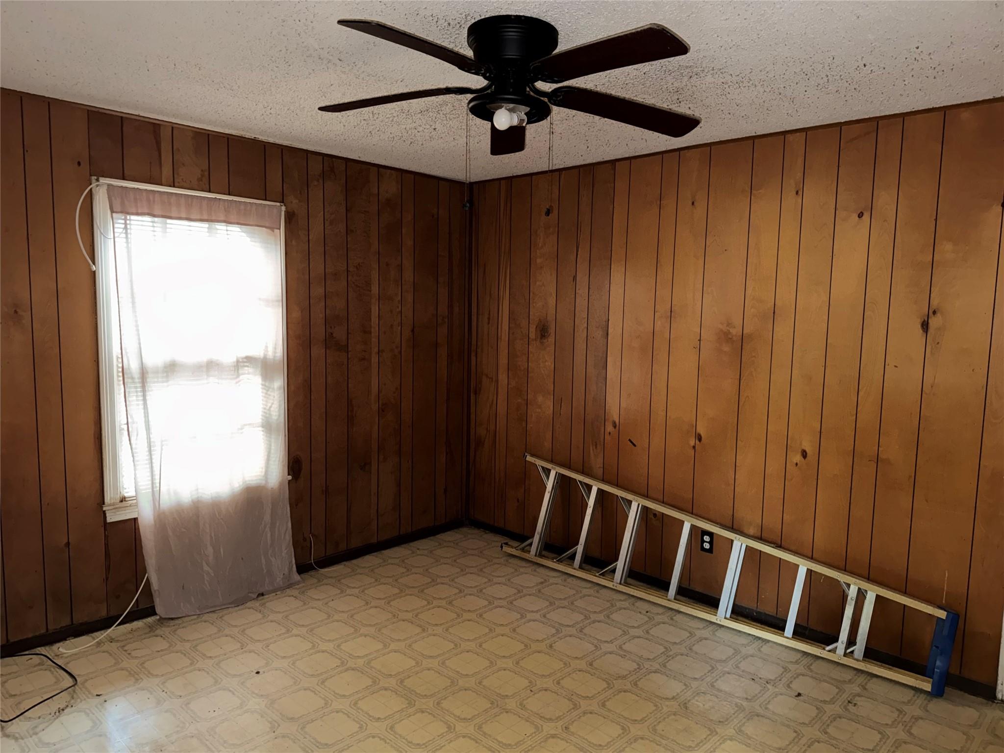 1115  Kirk Ave, photo 11