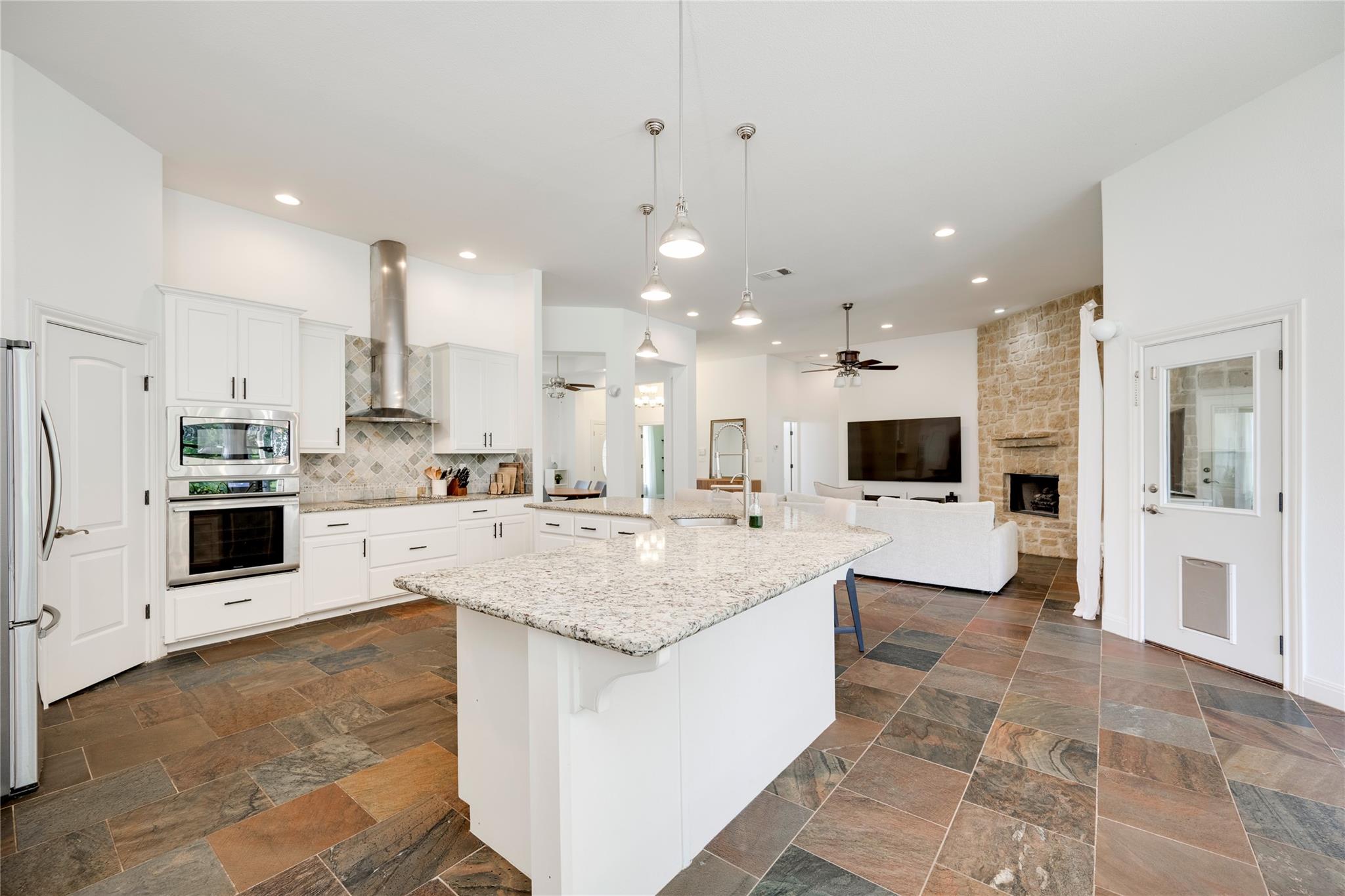 1005  Cedar Park Dr, photo 2