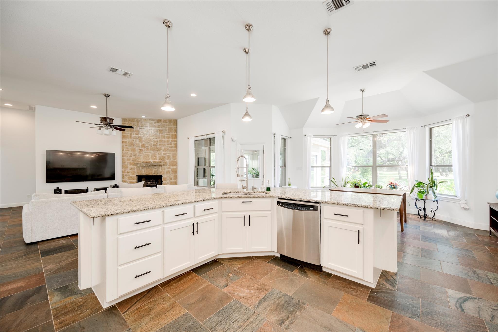 1005  Cedar Park Dr, photo 3