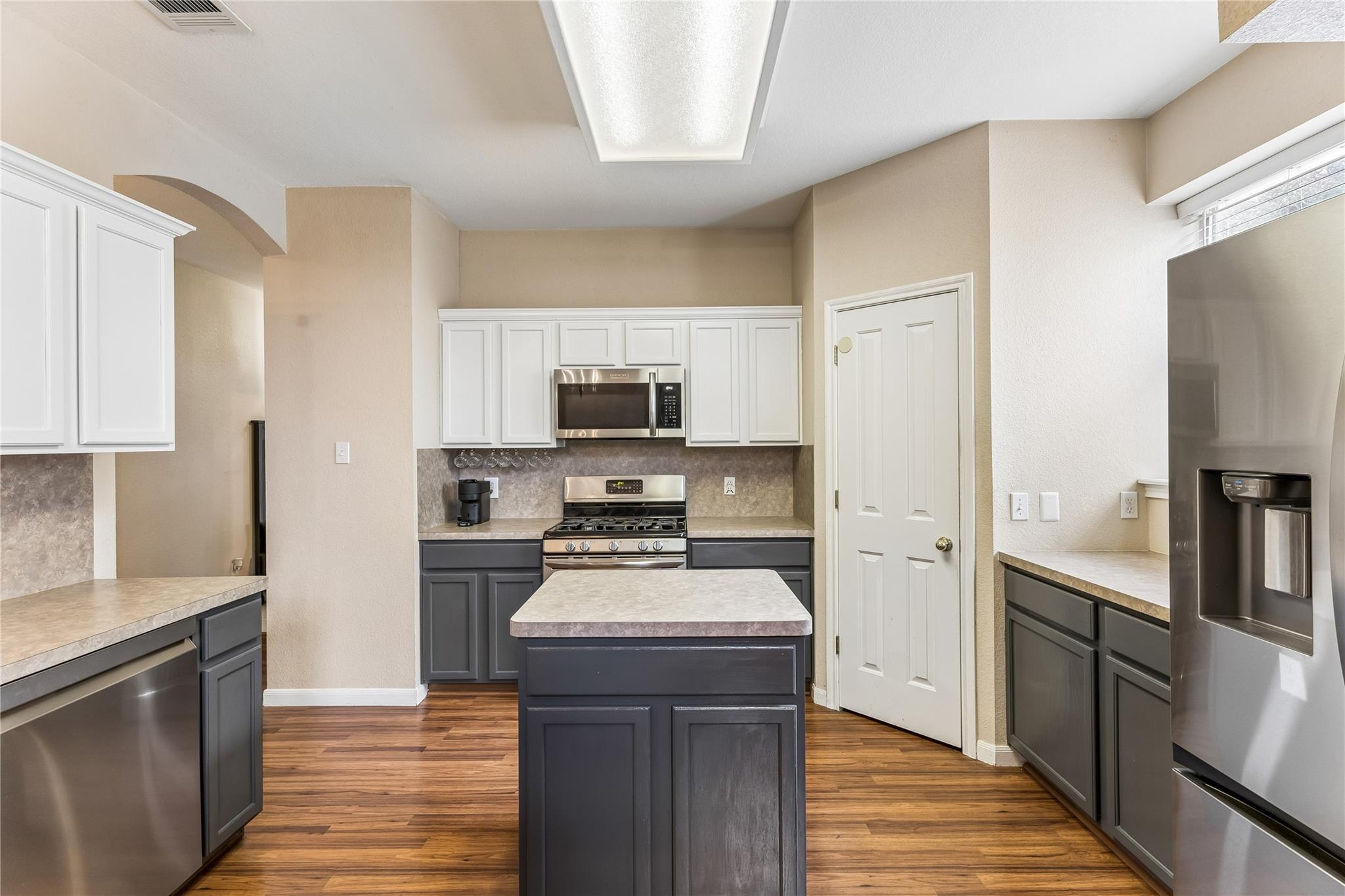 1105  Connemara Ln, photo 6