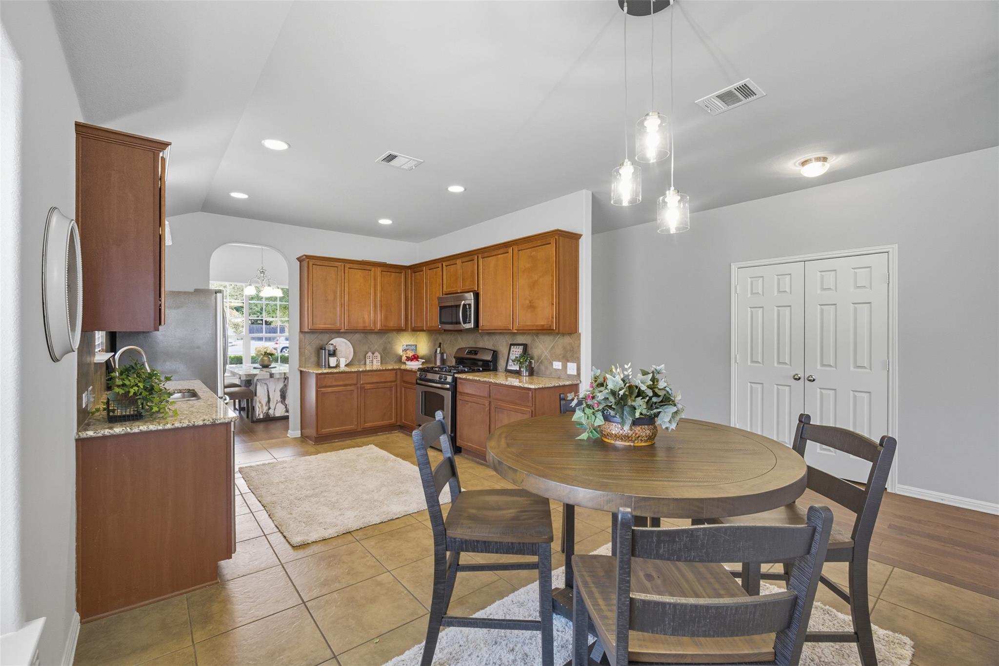 613  Kingston Lacy Blvd, photo 7
