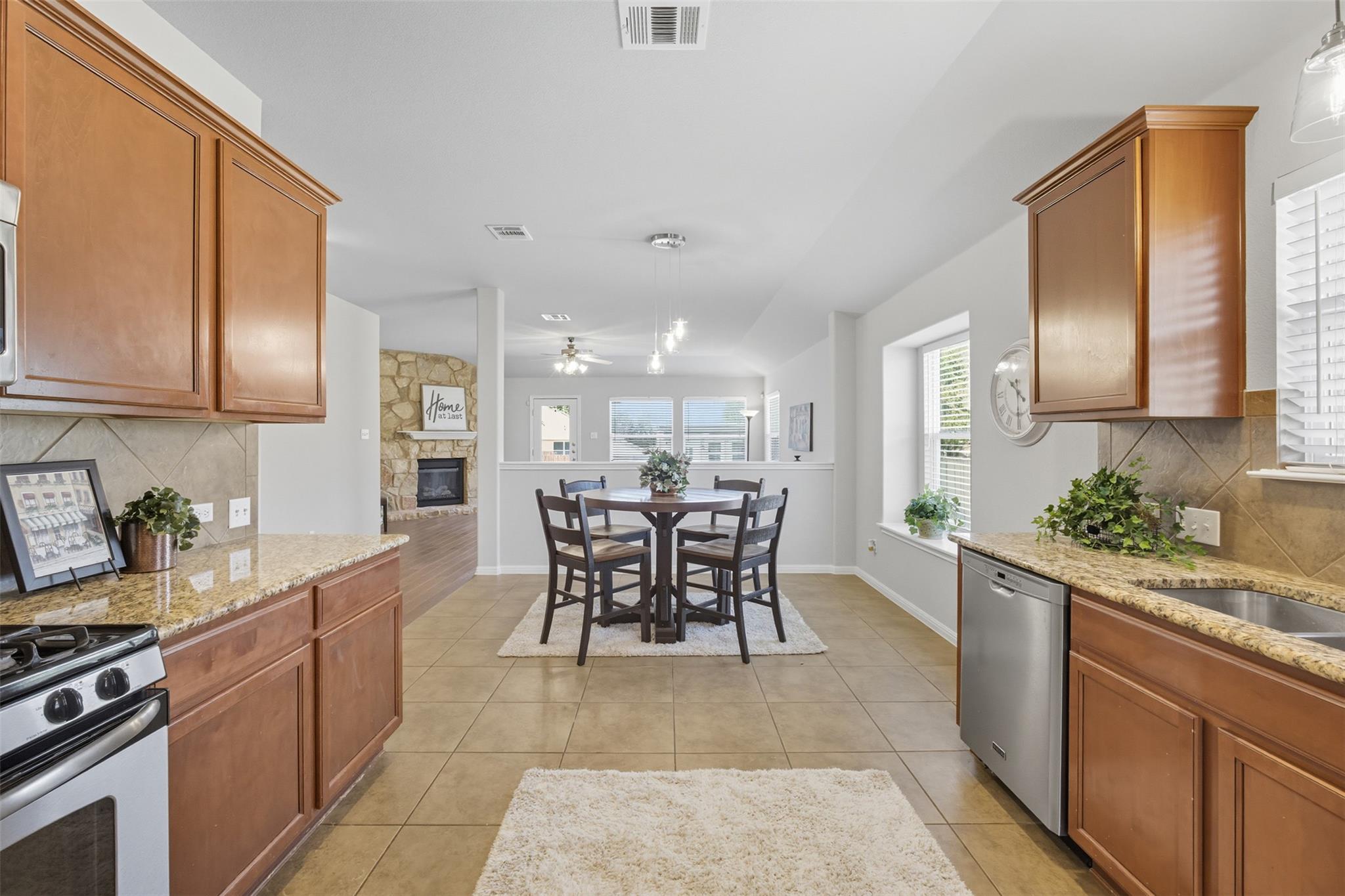 613  Kingston Lacy Blvd, photo 9