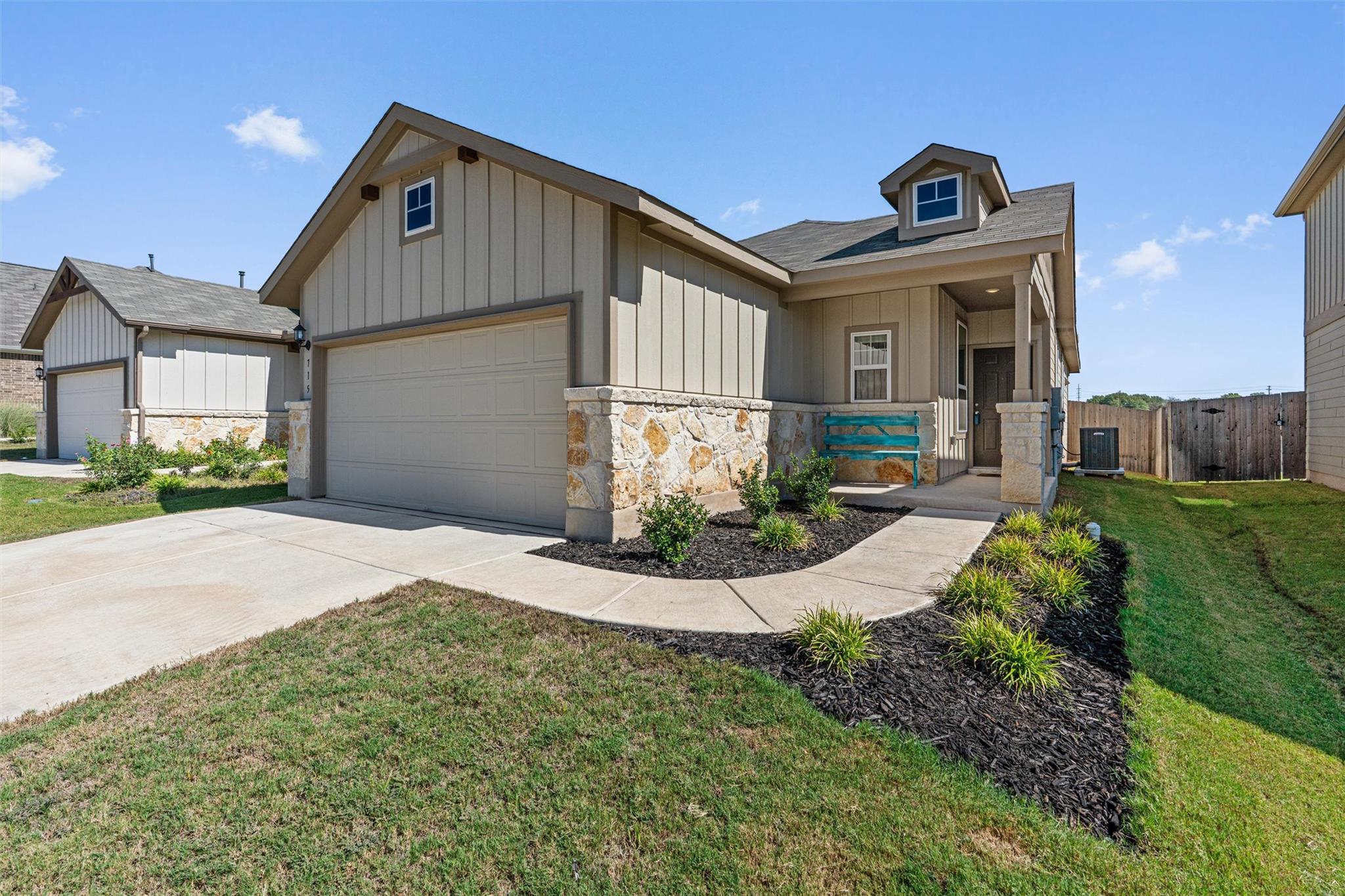 715  Papaya Dr, photo 2