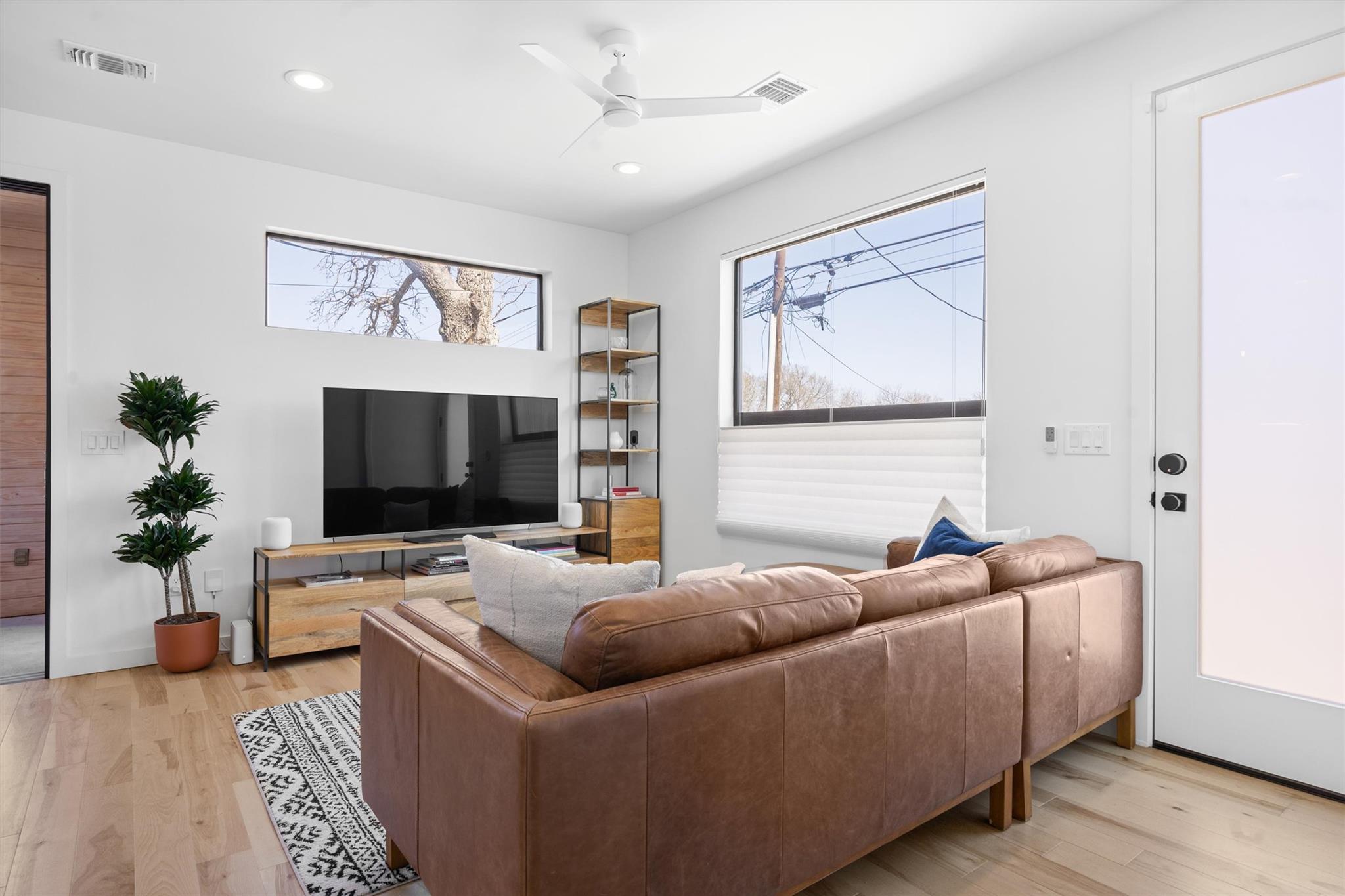 1202  Greenwood Ave, photo 8