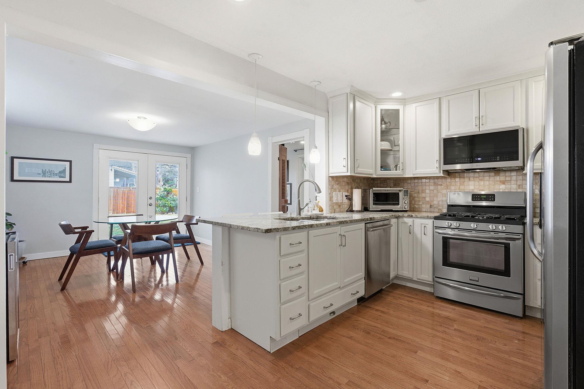 912 E 55th 1/2 St, photo 8