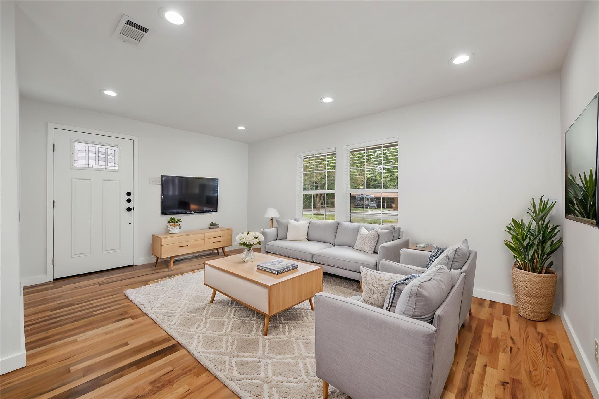 1806  Mohle Dr, photo 2