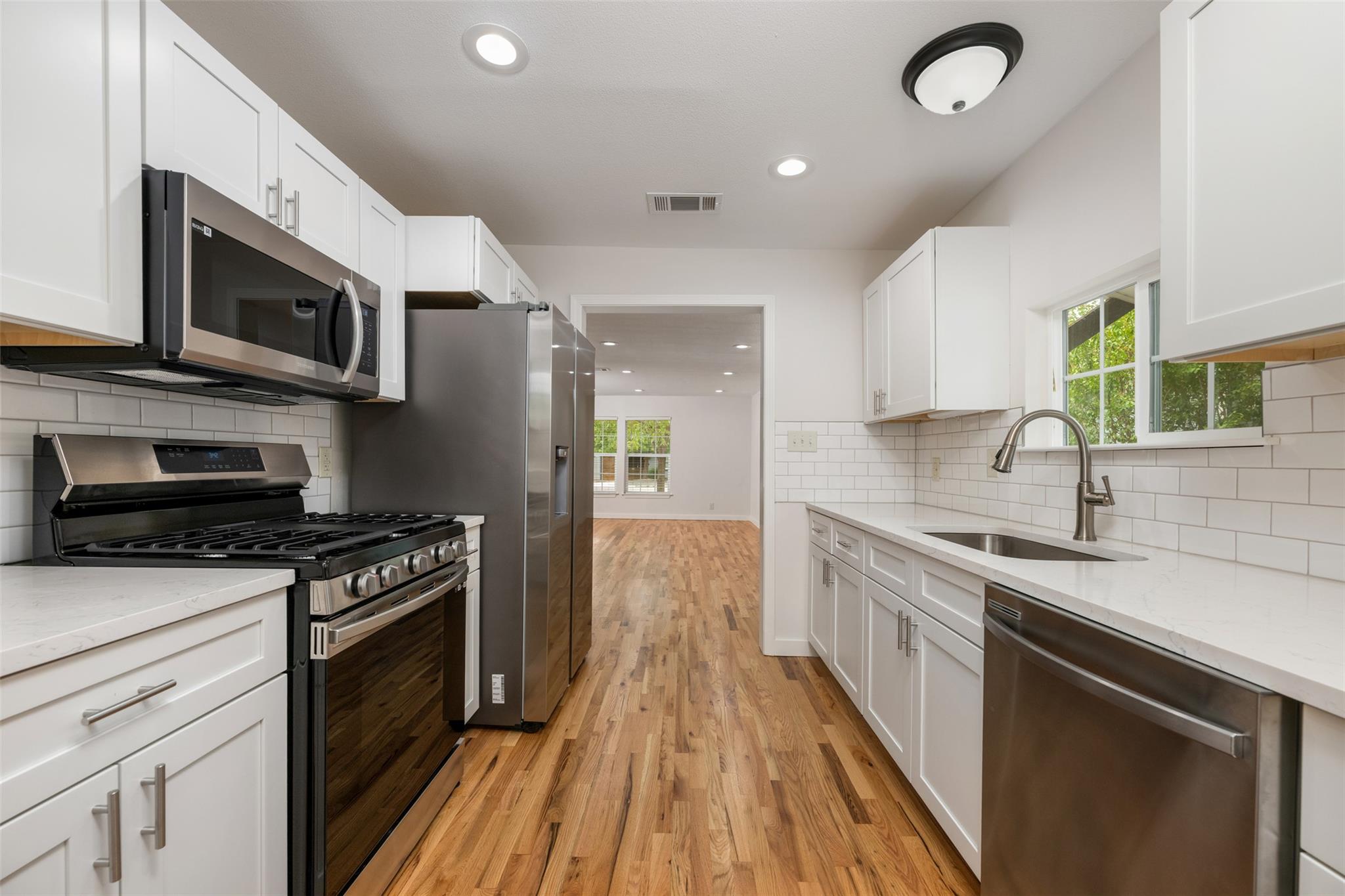 1806  Mohle Dr, photo 3
