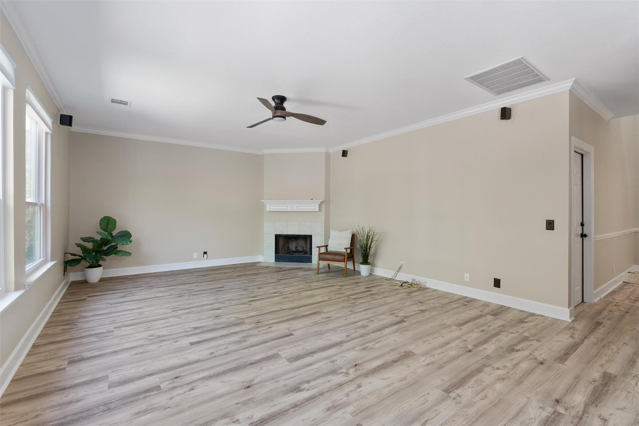 1524  Emperor Ct, photo 2