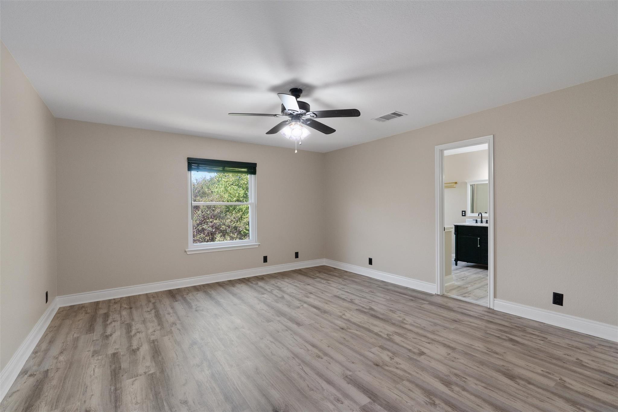 1524  Emperor Ct, photo 4