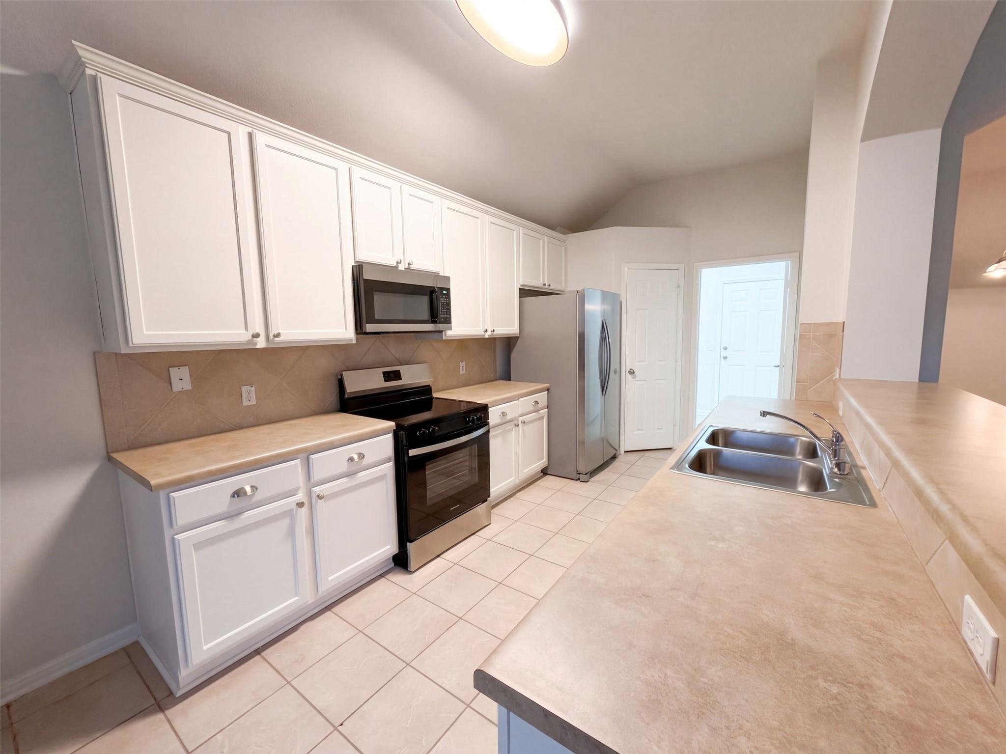 19217  Mangan Way, photo 9