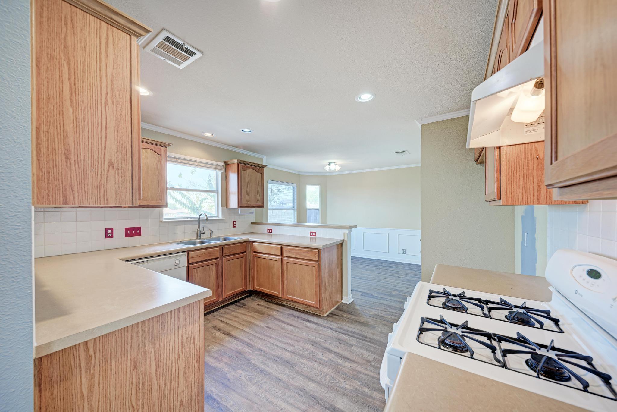 903  Estate Dr, photo 11