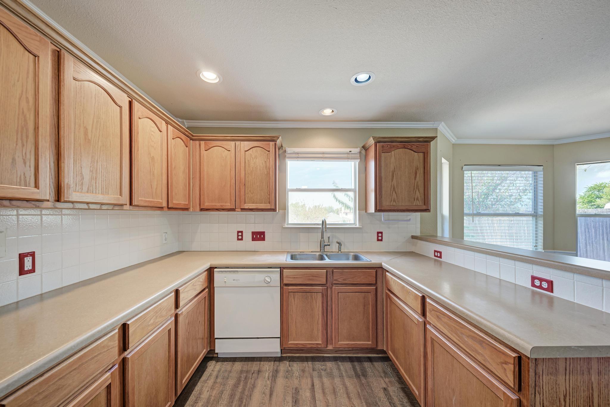 903  Estate Dr, photo 12