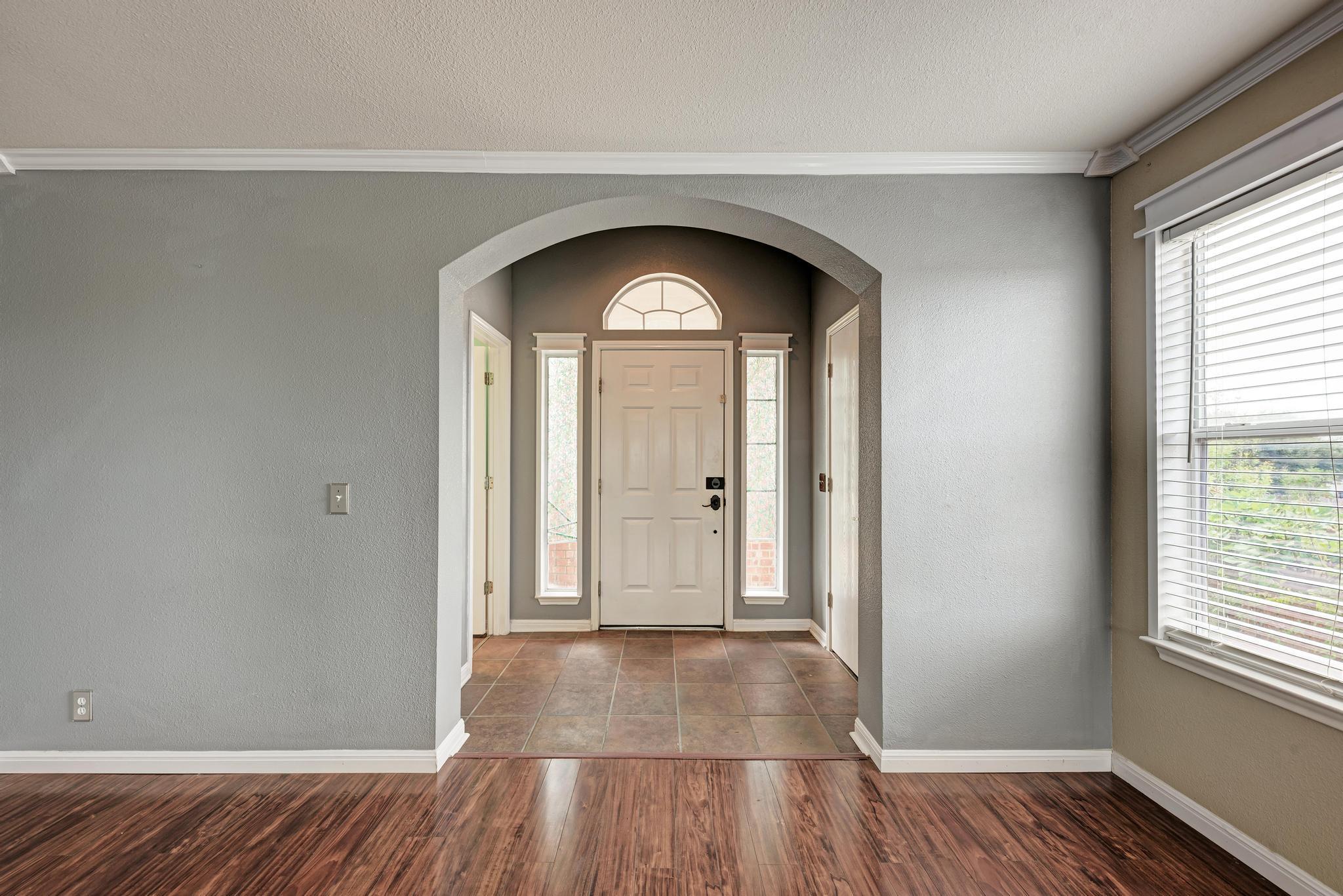 903  Estate Dr, photo 3