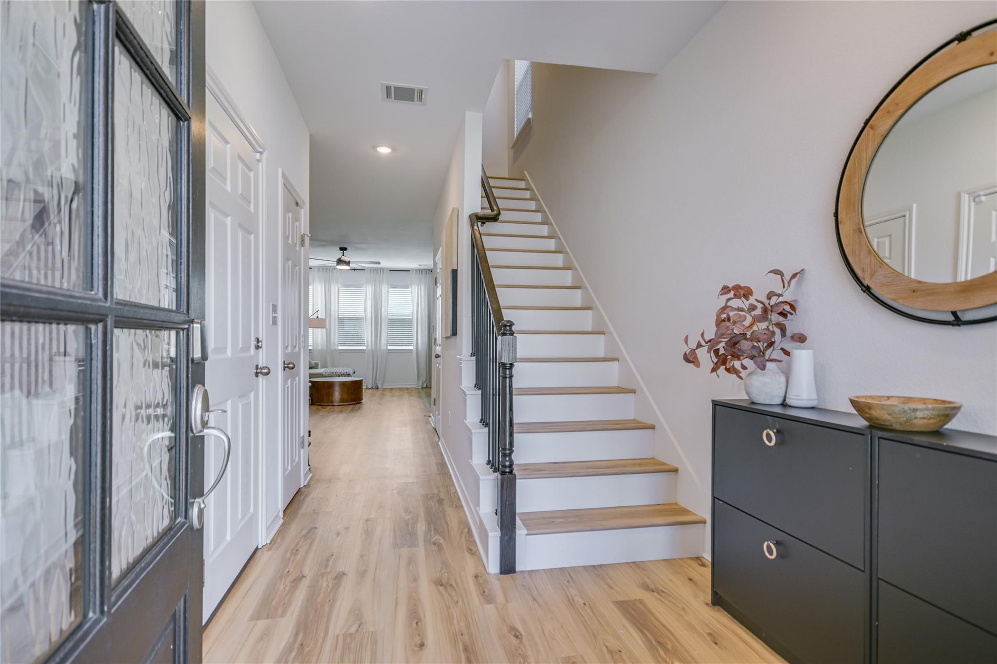 163  Longstraw Dr, photo 3