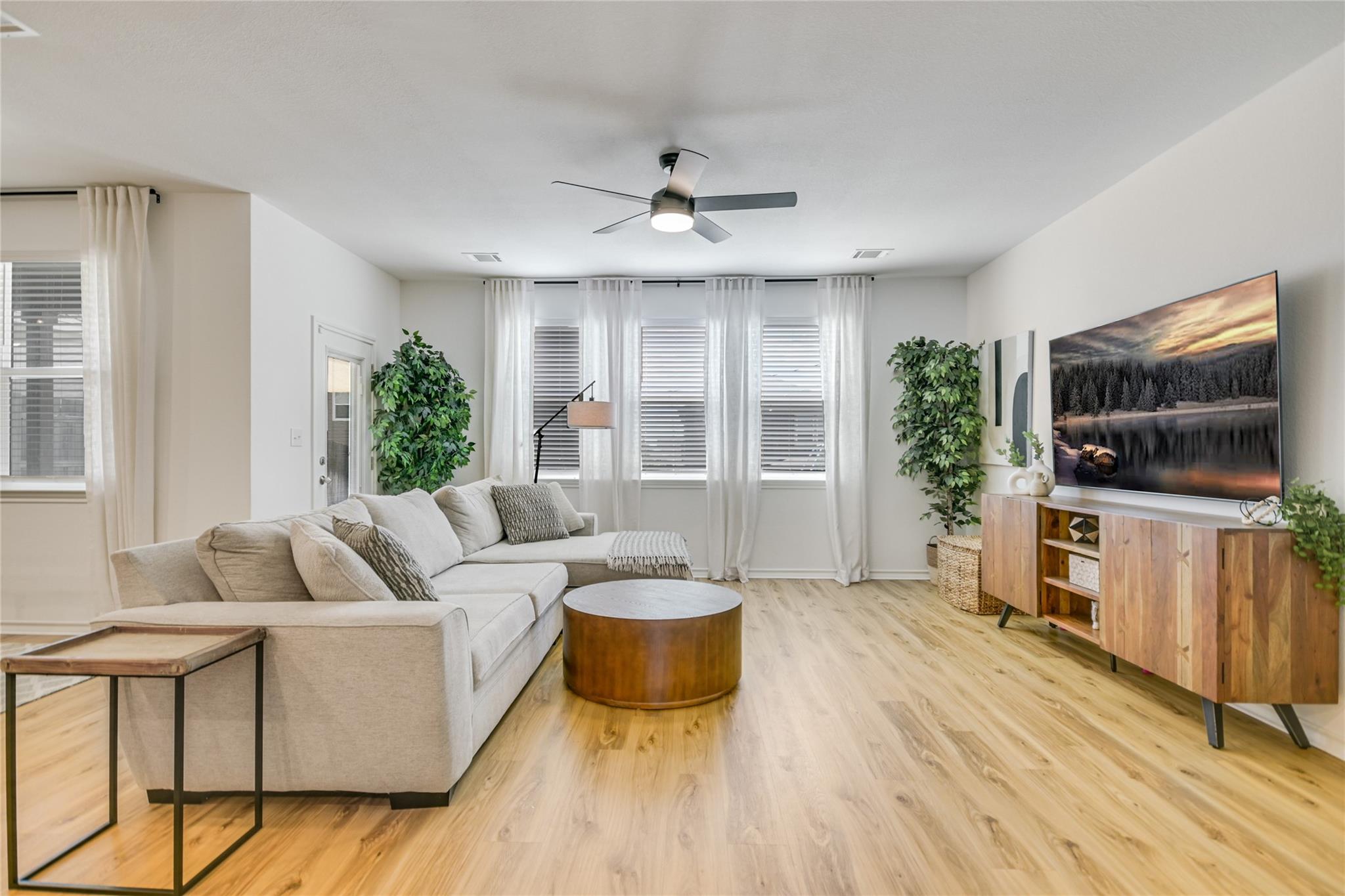 163  Longstraw Dr, photo 5