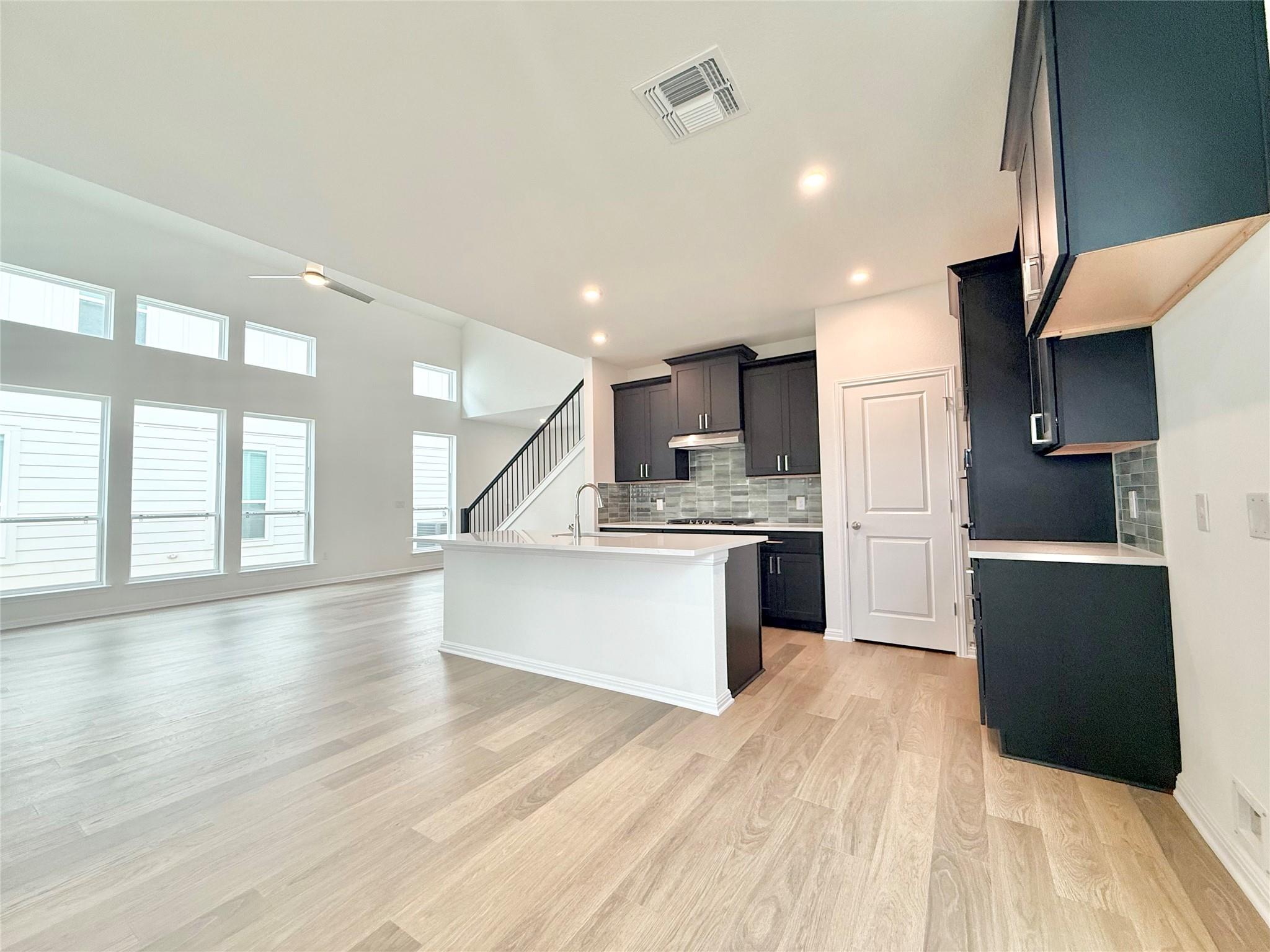 217  Young St, photo 6
