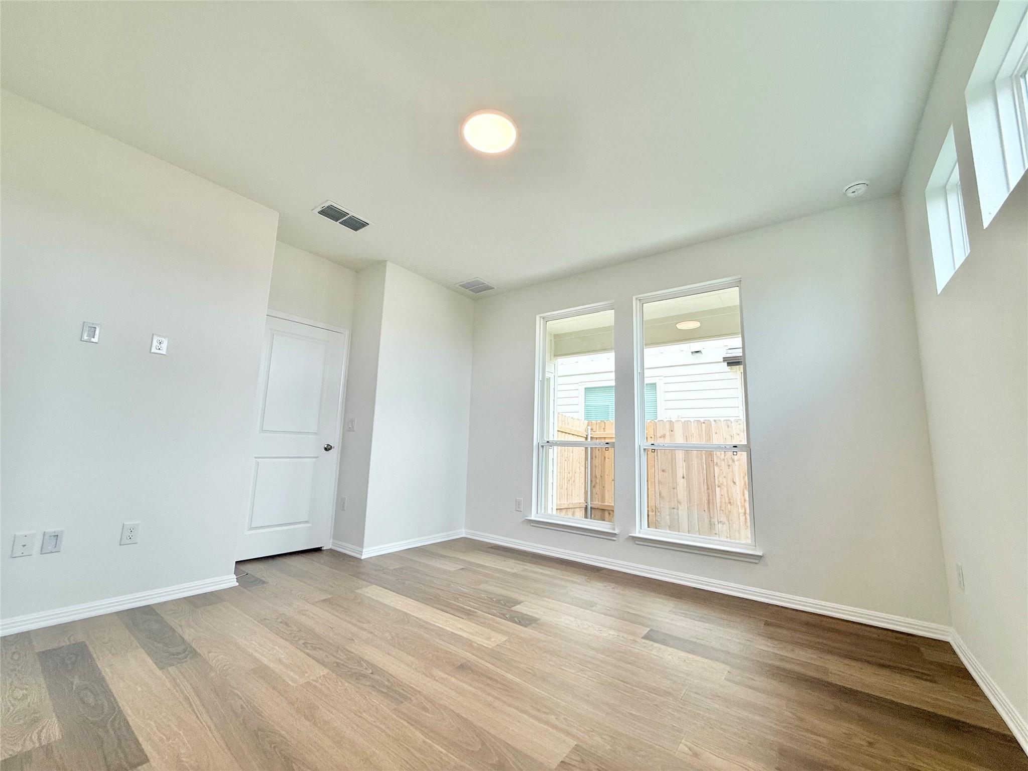 217  Young St, photo 8