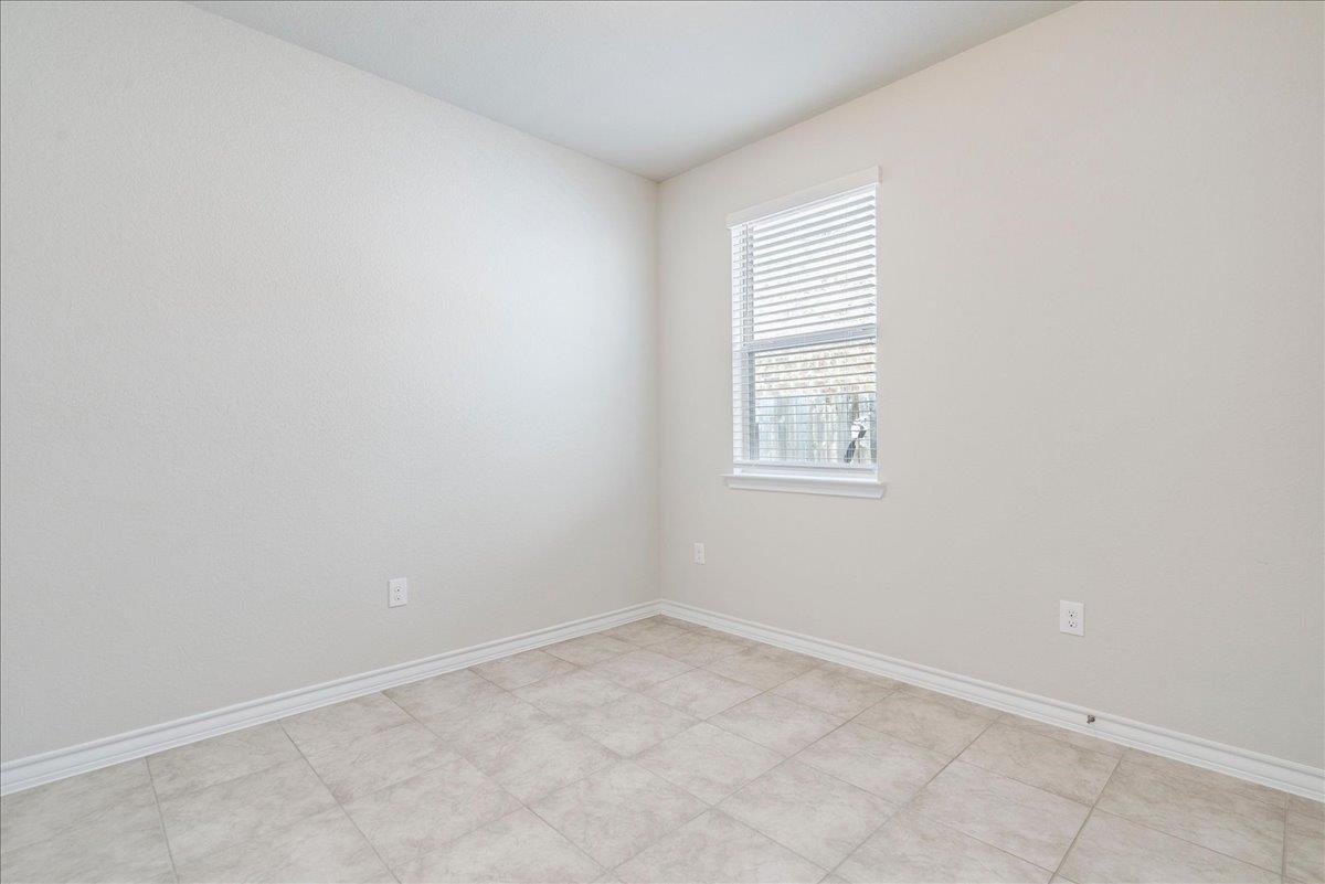 125  Boxwood Dr, photo 12