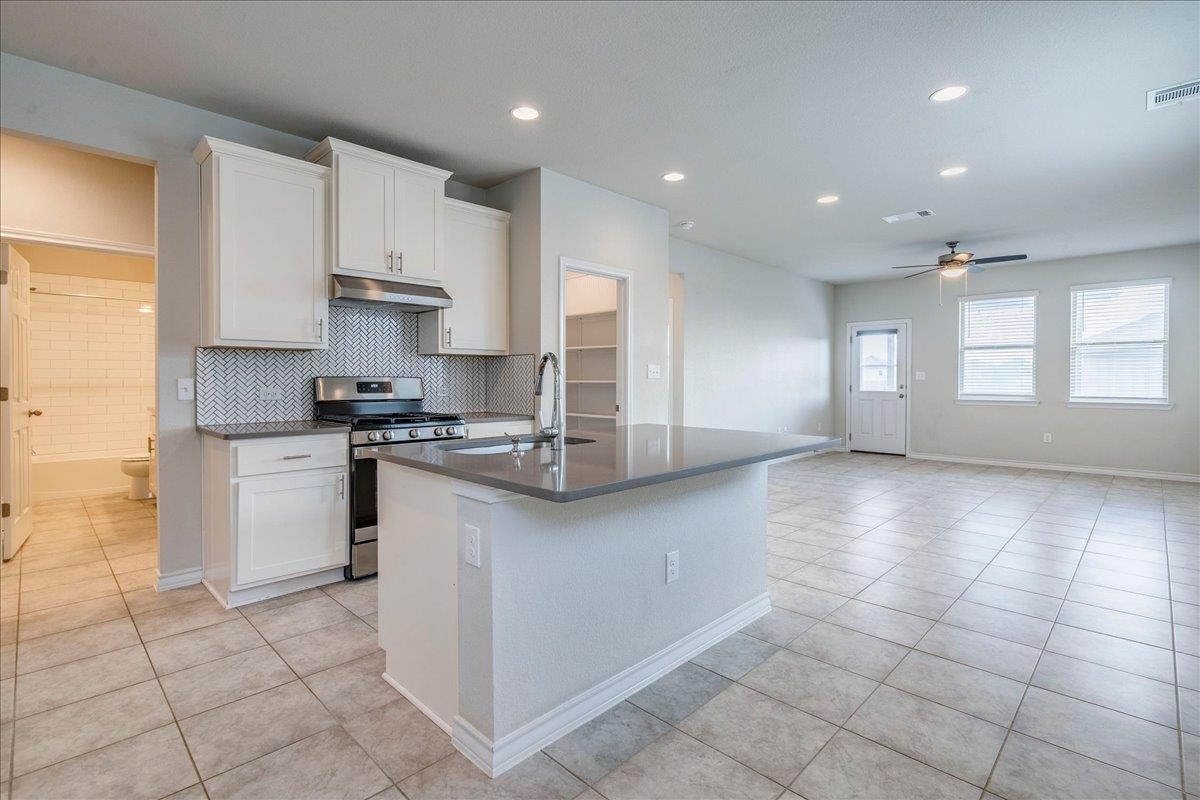 125  Boxwood Dr, photo 6