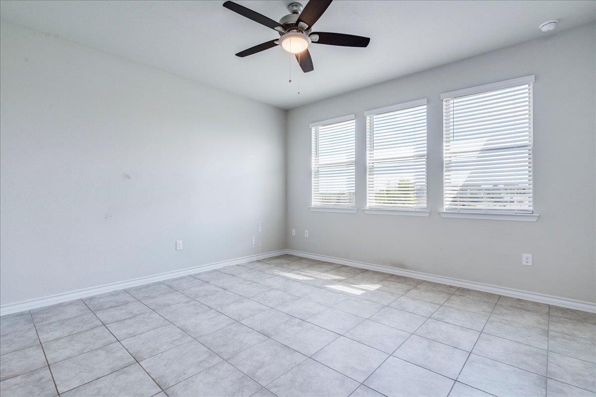 125  Boxwood Dr, photo 9