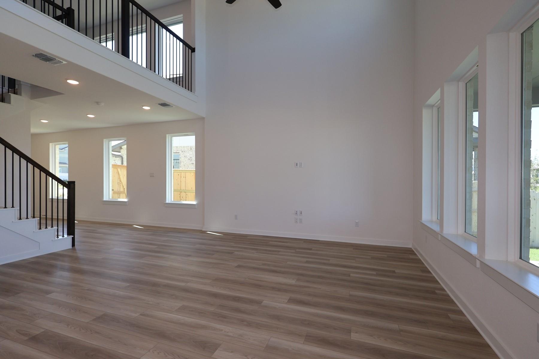 541 Bloomington Loop photo 7