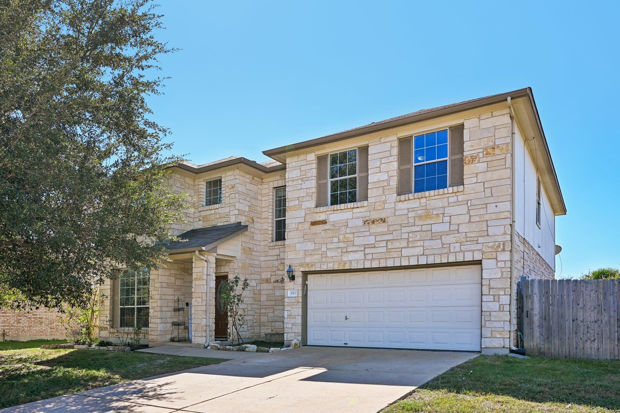 653  Dark Horse Ln, photo 2