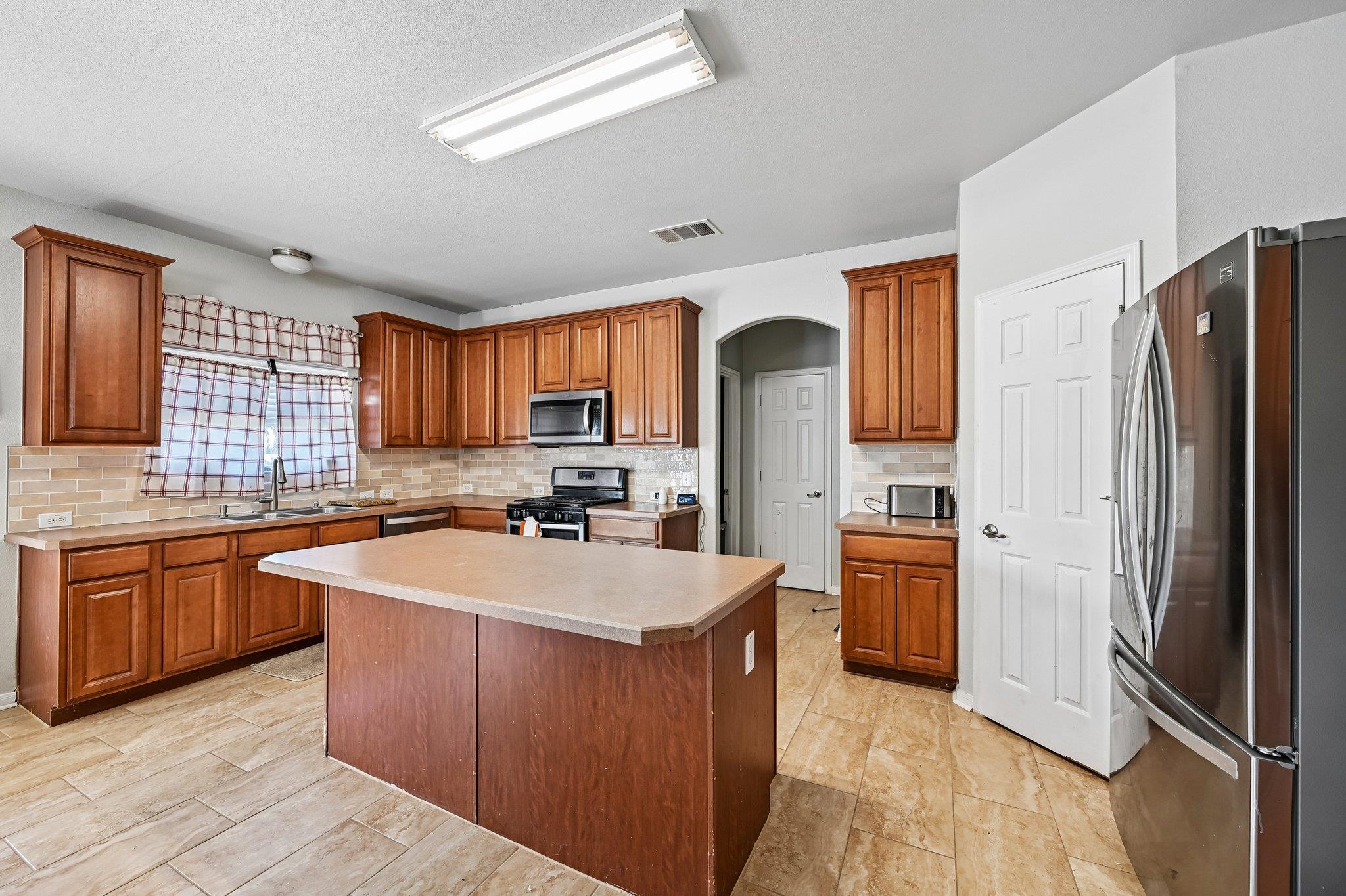 653  Dark Horse Ln, photo 12