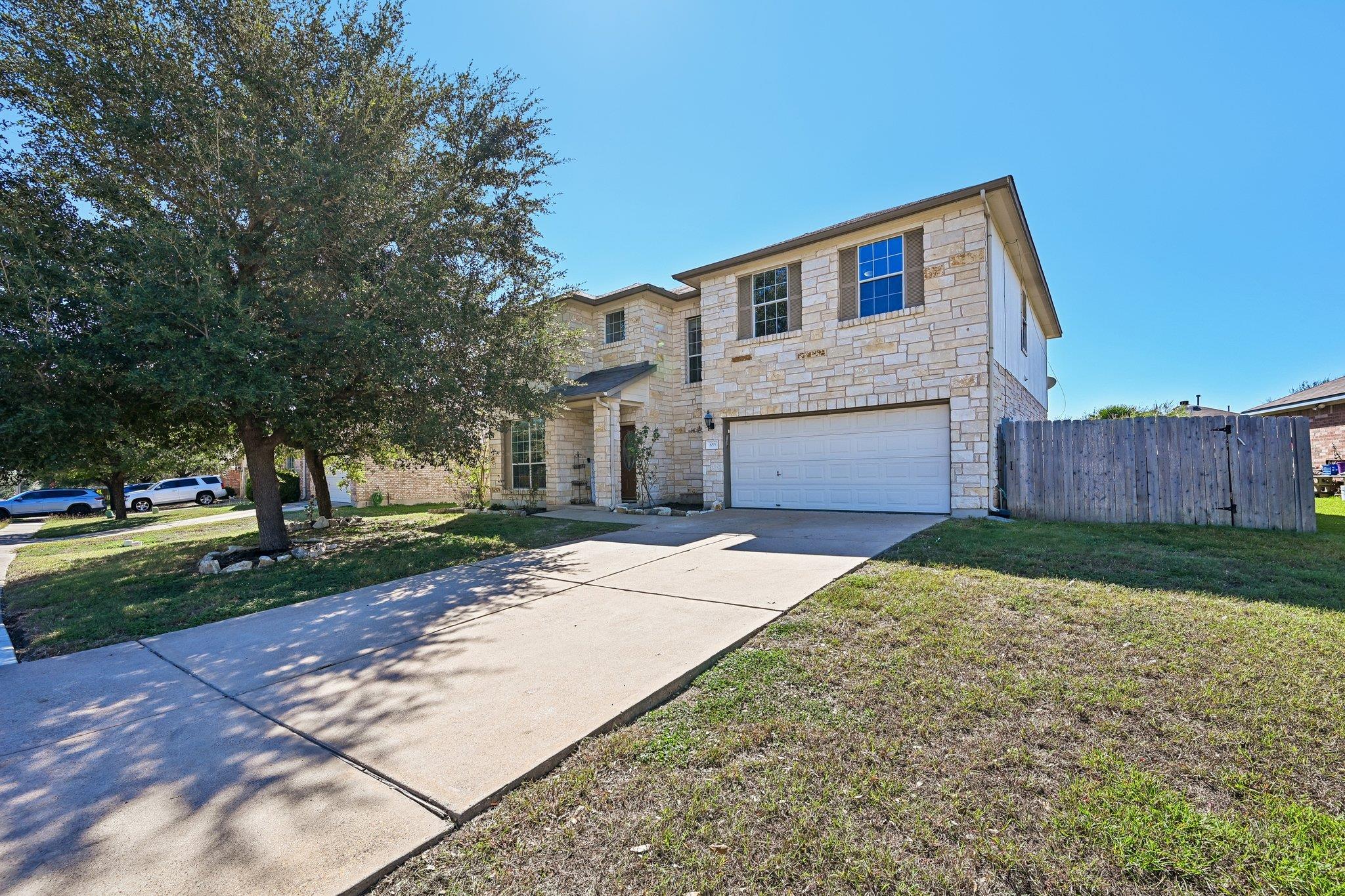 653  Dark Horse Ln, photo 3
