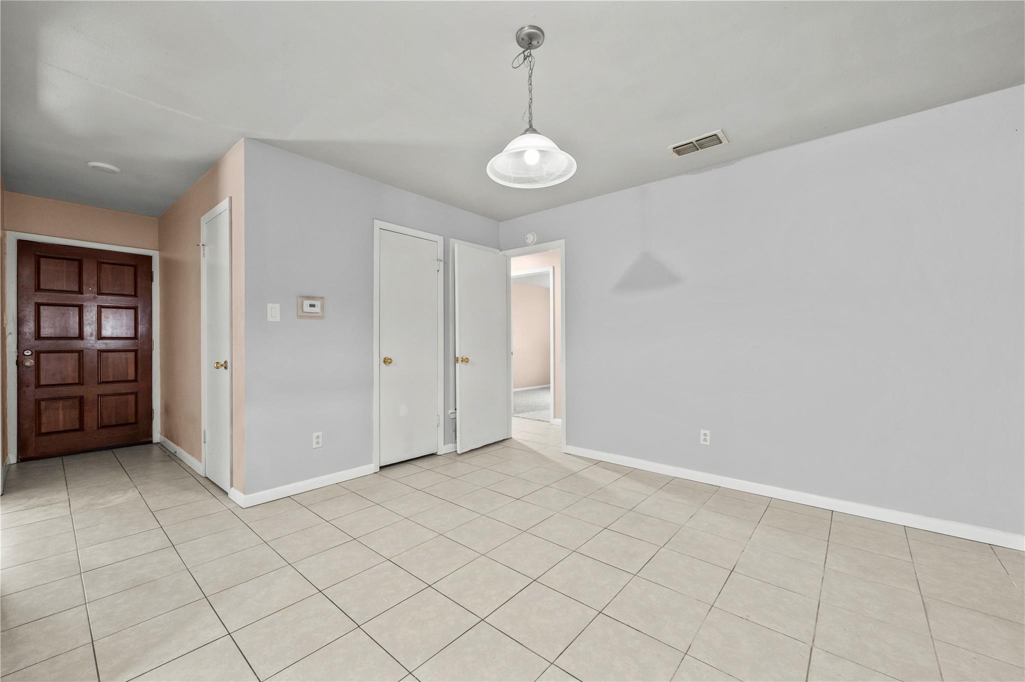 1819  Clarawood Dr, photo 3