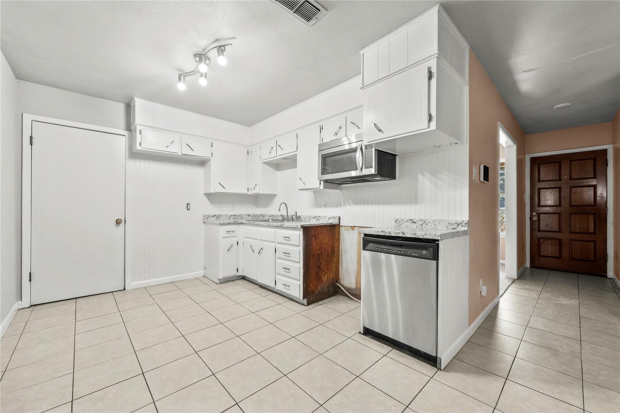 1819  Clarawood Dr, photo 5