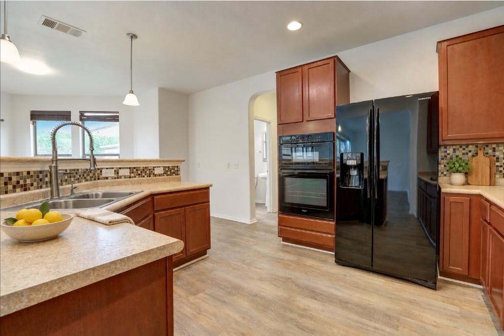 610  Gina Dr, photo 3