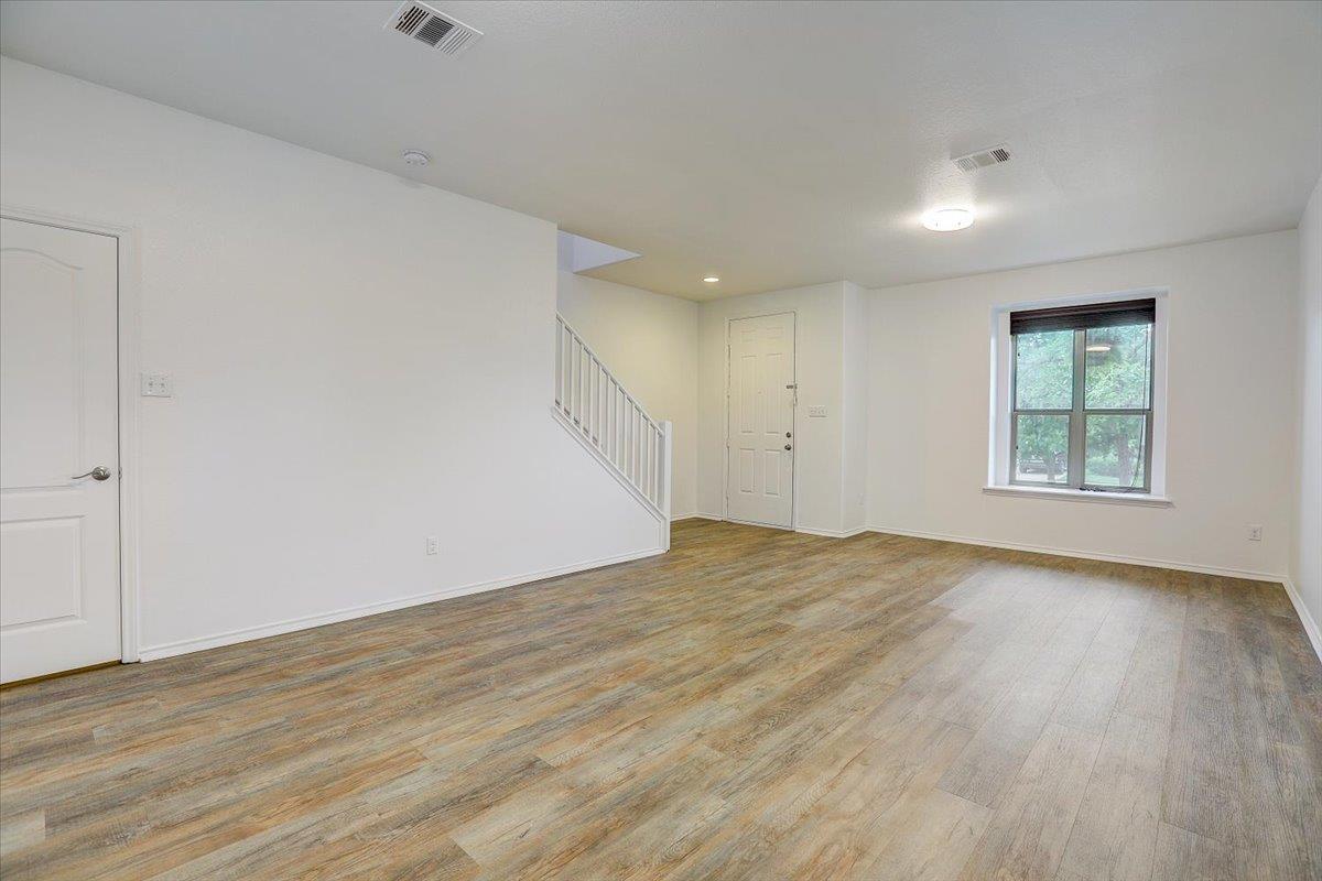 610  Gina Dr, photo 9